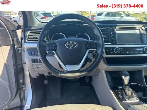 Certified 2018 Toyota Highlander Limited AWD/4WD image 16
