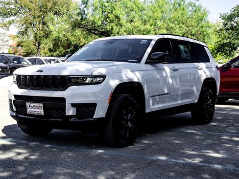 New 2025 Jeep Grand Cherokee L Altitude image 6