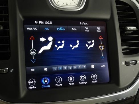 Used 2022 Chrysler 300 Touring w/ Sport Appearance Package image 32