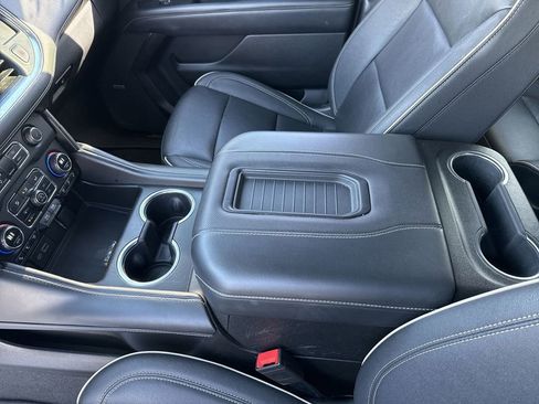 Used 2023 Chevrolet Suburban Premier image 22