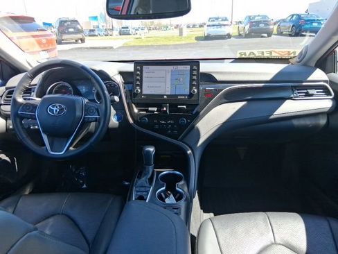 Used 2024 Toyota Camry XLE w/ Navigation Package image 11