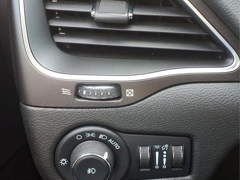 Used 2022 Jeep Cherokee Trailhawk AWD/4WD image 22