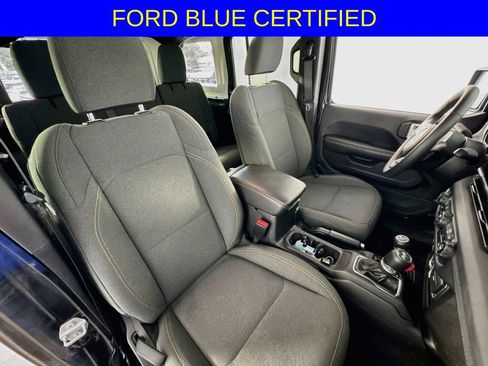 Used 2025 Jeep Wrangler Unlimited Sahara AWD/4WD image 30
