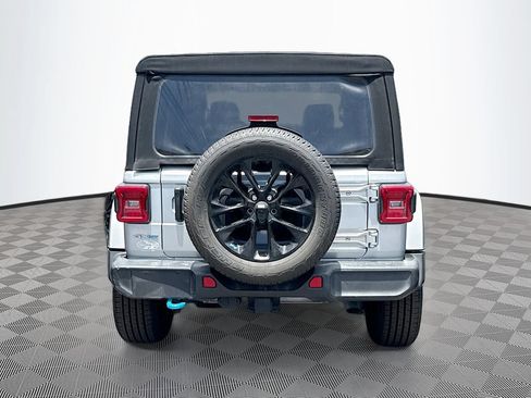 Used 2022 Jeep Wrangler Unlimited Sahara AWD/4WD image 7