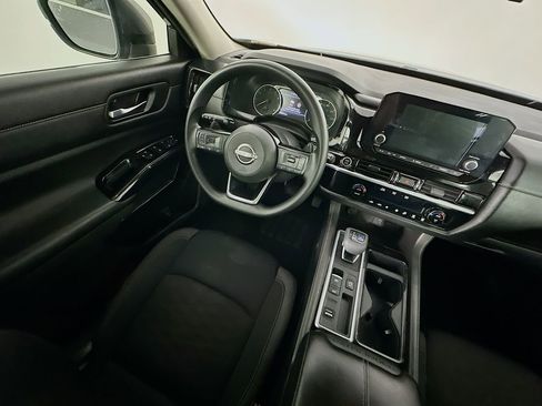 Used 2022 Nissan Pathfinder S FWD image 9