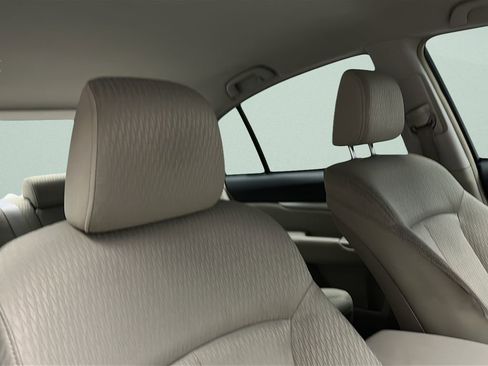 Used 2011 Subaru Legacy 2.5i AWD/4WD image 16