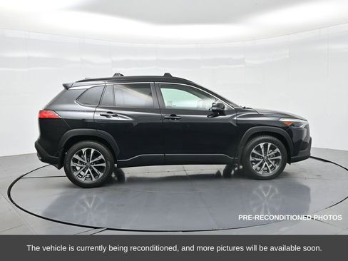 Used 2023 Toyota Corolla Cross XLE w/ Convenience Package image 5