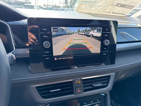 New 2025 Volkswagen Taos SE image 23