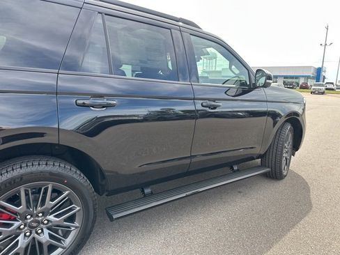 New 2025 Ford Expedition Platinum w/ Stealth Performance Package image 18