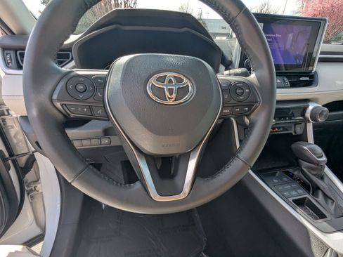 Used 2023 Toyota RAV4 XLE Premium image 20