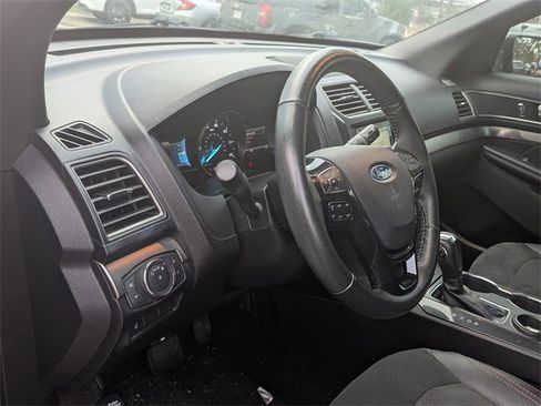 Used 2018 Ford Explorer XLT w/ Equipment Group 202A image 11