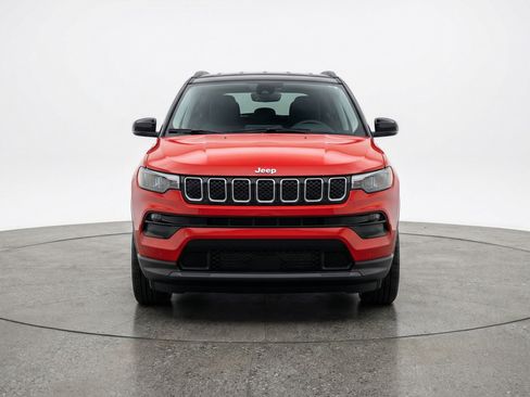 Used 2025 Jeep Compass Limited image 2