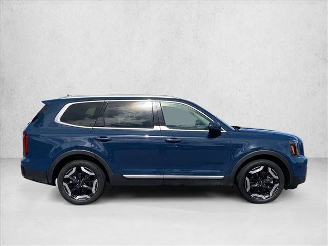Used 2025 Kia Telluride S FWD image 4