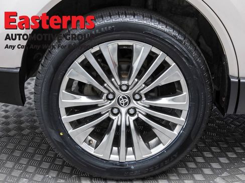 Used 2023 Toyota Venza Limited AWD/4WD image 29