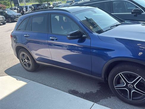 Used 2021 Mercedes-Benz GLC 300 image 2