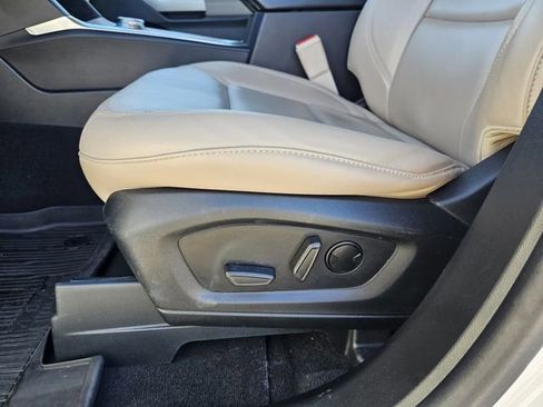 Used 2023 Ford Explorer XLT w/ Equipment Group 202A image 13