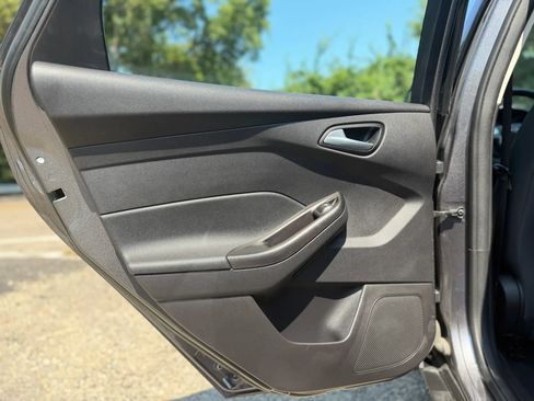 Used 2014 Ford Focus SE FWD image 28