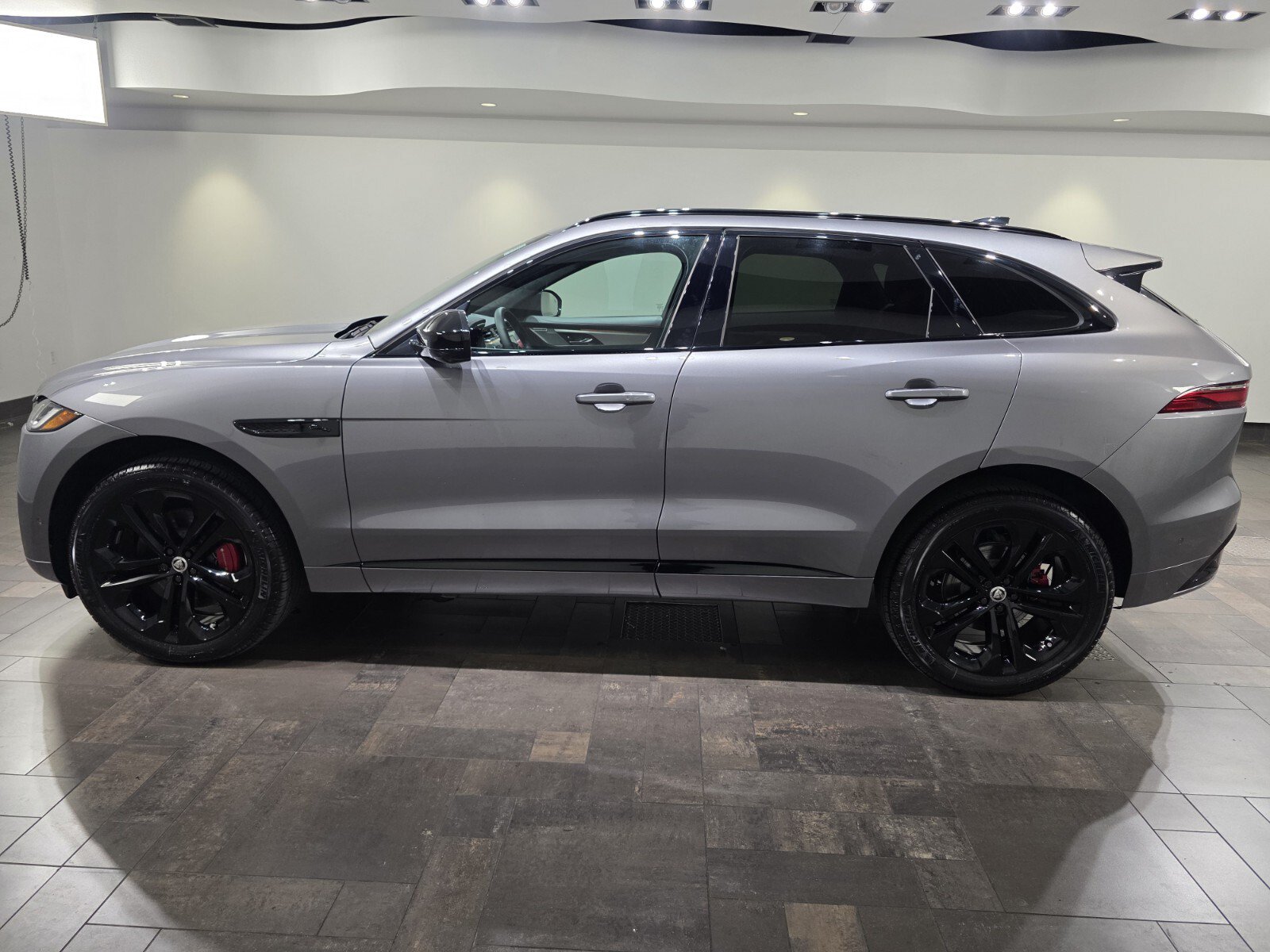New 2026 Jaguar F-PACE R-Dynamic S AWD/4WD image 3