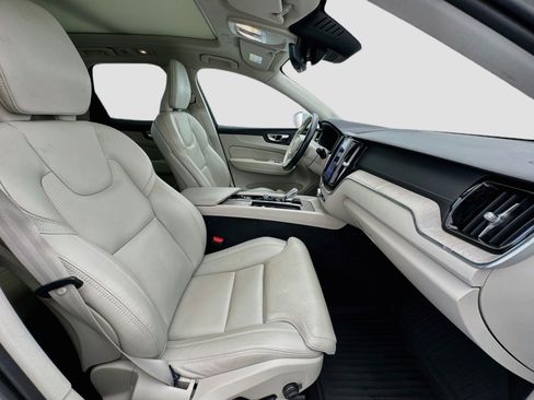 Used 2023 Volvo XC60 B5 Ultimate w/ Climate Package FWD image 20