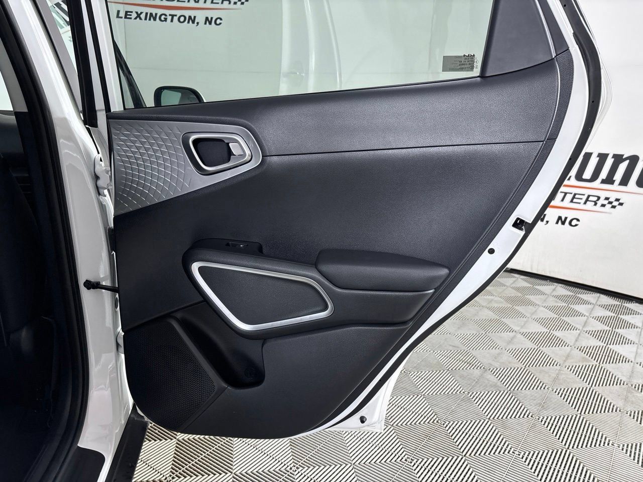 Used 2025 Kia Soul LX w/ LX Technology Package FWD image 25