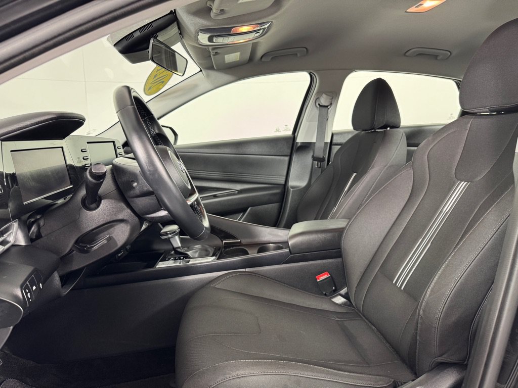 Used 2021 Hyundai Elantra SEL w/ Convenience Package FWD image 11