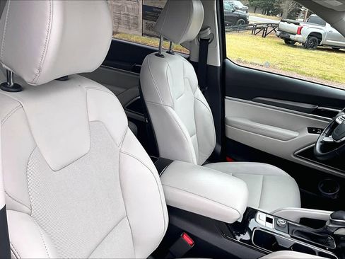 Used 2022 Kia Telluride S image 9