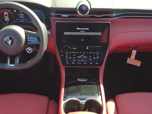 New 2025 Maserati Grecale Modena image 17