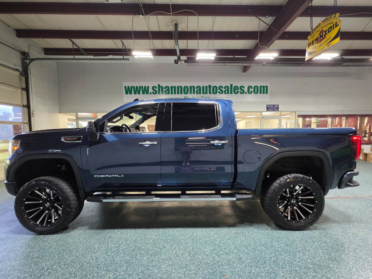 Used 2022 GMC Sierra 1500 Denali w/ Driver Alert Package II AWD/4WD image 11
