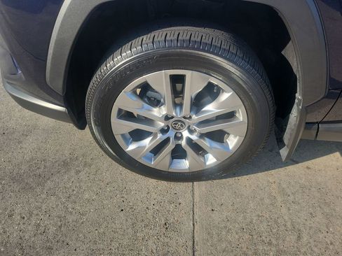 Used 2022 Toyota RAV4 XLE Premium image 22