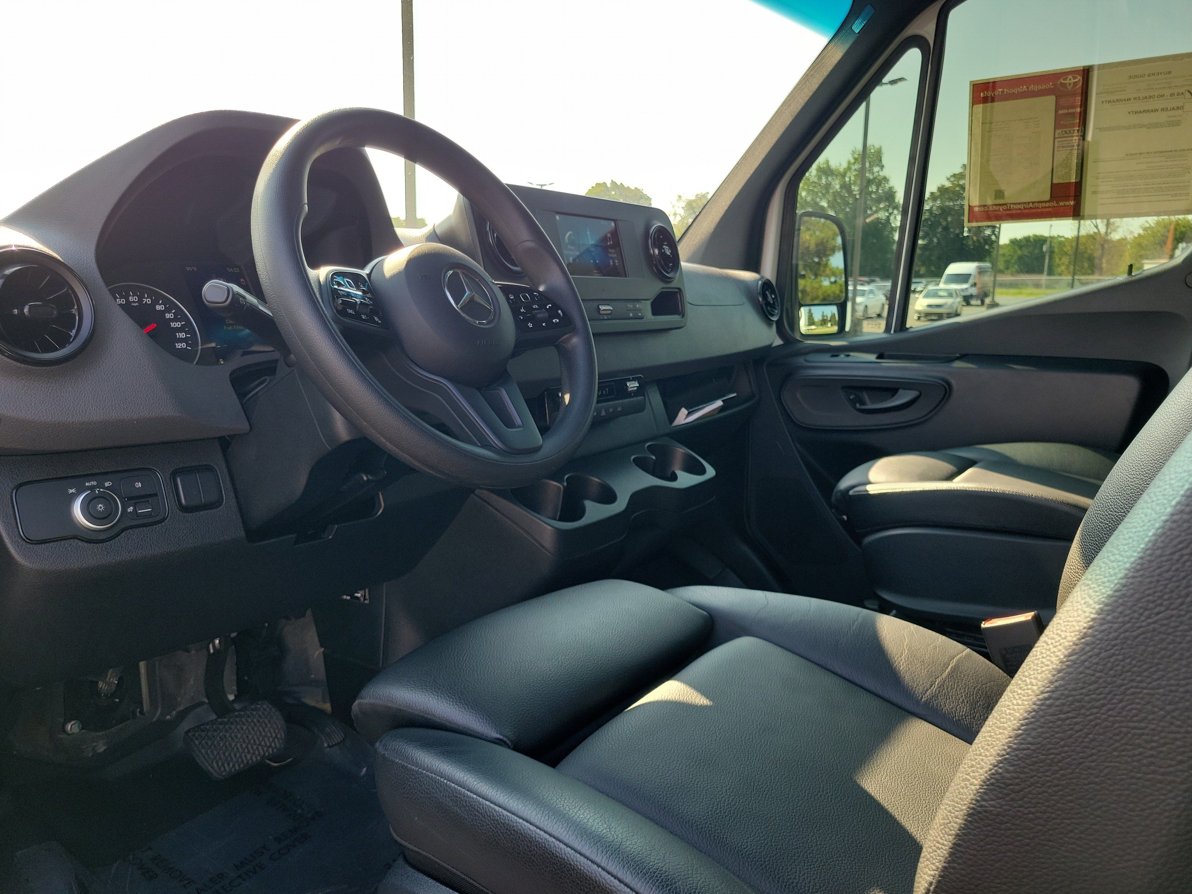 Used 2024 Mercedes-Benz Sprinter 2500 image 21