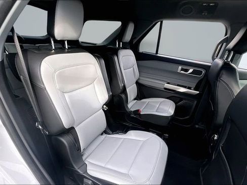 Used 2021 Ford Explorer XLT w/ Equipment Group 202A image 26