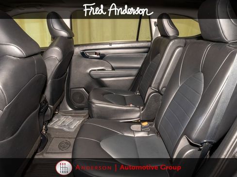 Used 2022 Toyota Highlander XLE FWD image 8