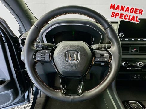 Used 2025 Honda Pilot Sport image 13