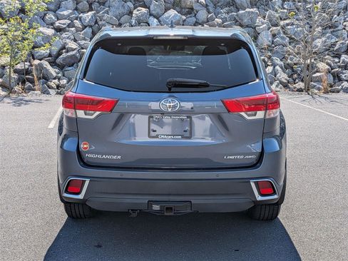 Used 2018 Toyota Highlander Limited Platinum AWD/4WD image 6