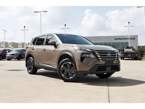 Used 2024 Nissan Rogue SV FWD image 1