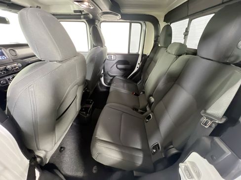 Used 2022 Jeep Gladiator Sport image 23