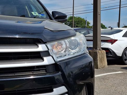 Used 2019 Toyota Highlander XLE image 9