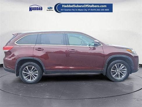 Used 2019 Toyota Highlander XLE image 6