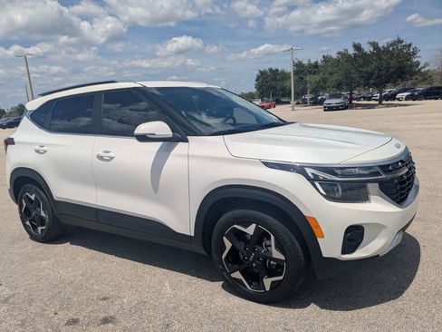 Used 2024 Kia Seltos EX FWD image 2
