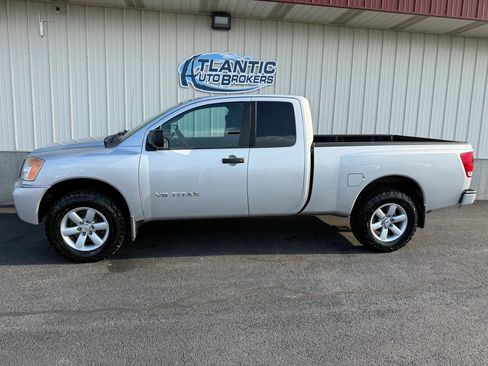 Used 2011 Nissan Titan S w/ S Popular Equipment Pkg AWD/4WD image 2