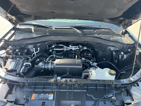 Used 2023 Ford Explorer XLT w/ Equipment Group 202A RWD image 30