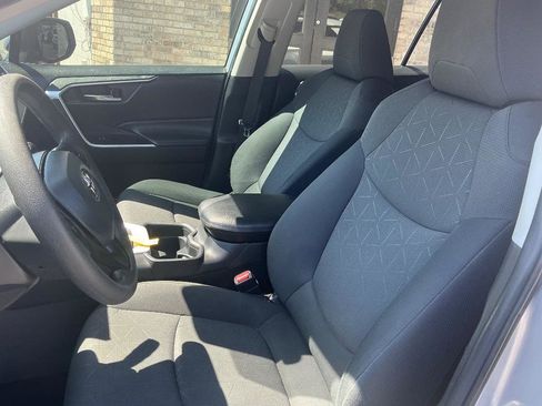 Used 2021 Toyota RAV4 XLE FWD image 14