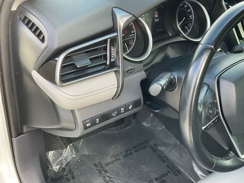 Used 2021 Toyota Camry XLE image 14