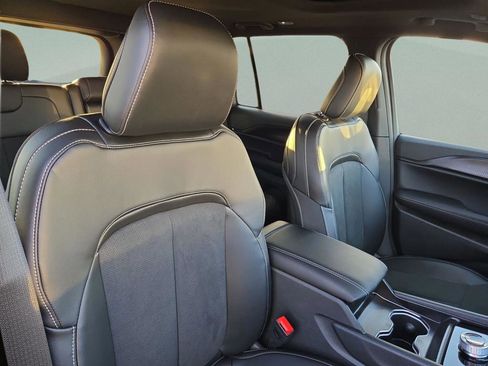 New 2025 Jeep Grand Cherokee Altitude RWD image 32
