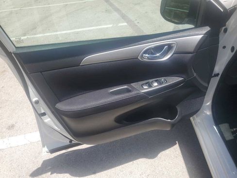 Used 2014 Nissan Sentra SV FWD image 16