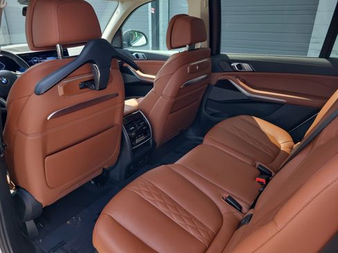 Used 2024 BMW X7 xDrive40i w/ Premium Package AWD/4WD image 16