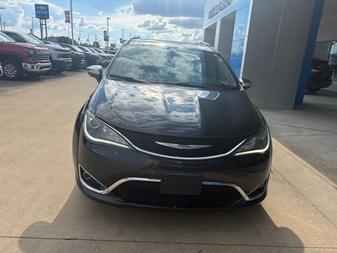 Used 2020 Chrysler Pacifica Limited FWD image 9