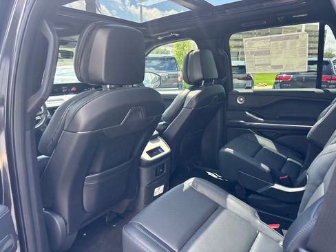 New 2026 Lincoln Navigator Reserve w/ Jet Appearance Package AWD/4WD image 27