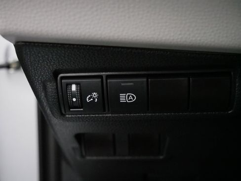 Used 2024 Toyota Corolla Cross L image 27