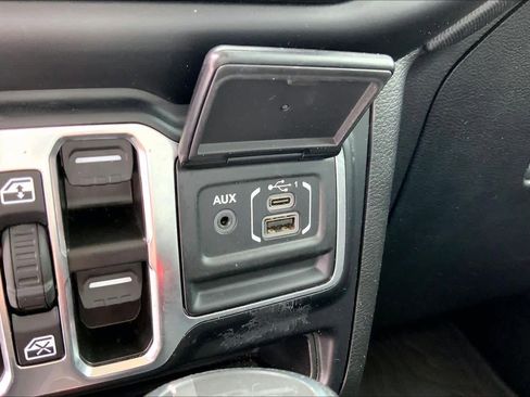 Used 2023 Jeep Gladiator Sport image 31